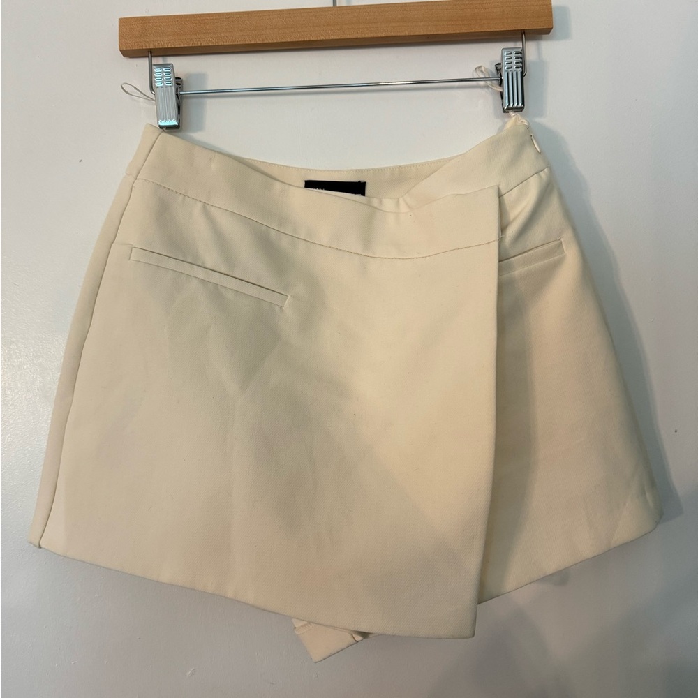 NWOT Zara Skort